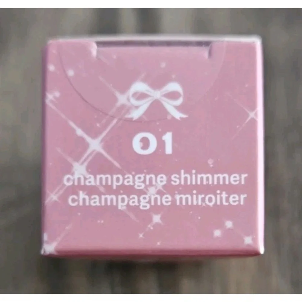 Sacheu Eyeshadow Stay-N In 01 Candy Dipp'd - Champagne Shimmer 3.5ml Full Size